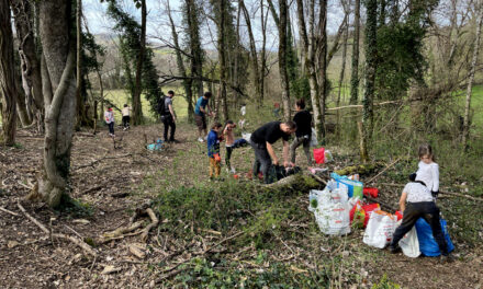 Dans la forêt de Fontepaisse avec les enfants de l’accueil de loisir de La Paz