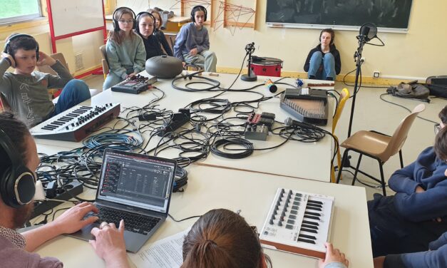 Les enfants découvrent les fictions sonores avec la Cie Intermezzo