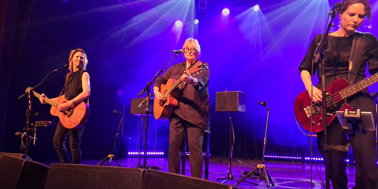 Crossroads #135 – AUTOUR DE BEVERLY JO SCOTT