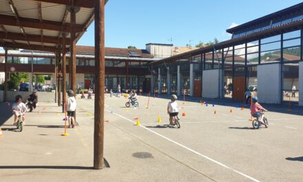 Mômes en jeu au Centre social la Paz