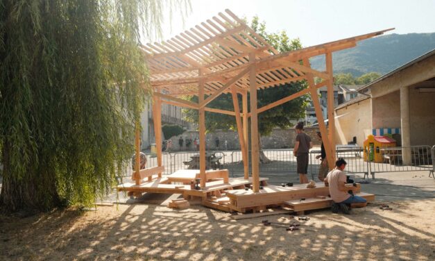 La cour du centre social fait peau neuve – chantier participatif de l&rsquo;été